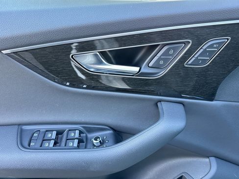 Certified 2025 Audi Q7 2.0T Premium image 8