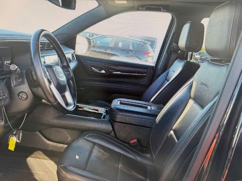Used 2023 GMC Yukon Denali image 3