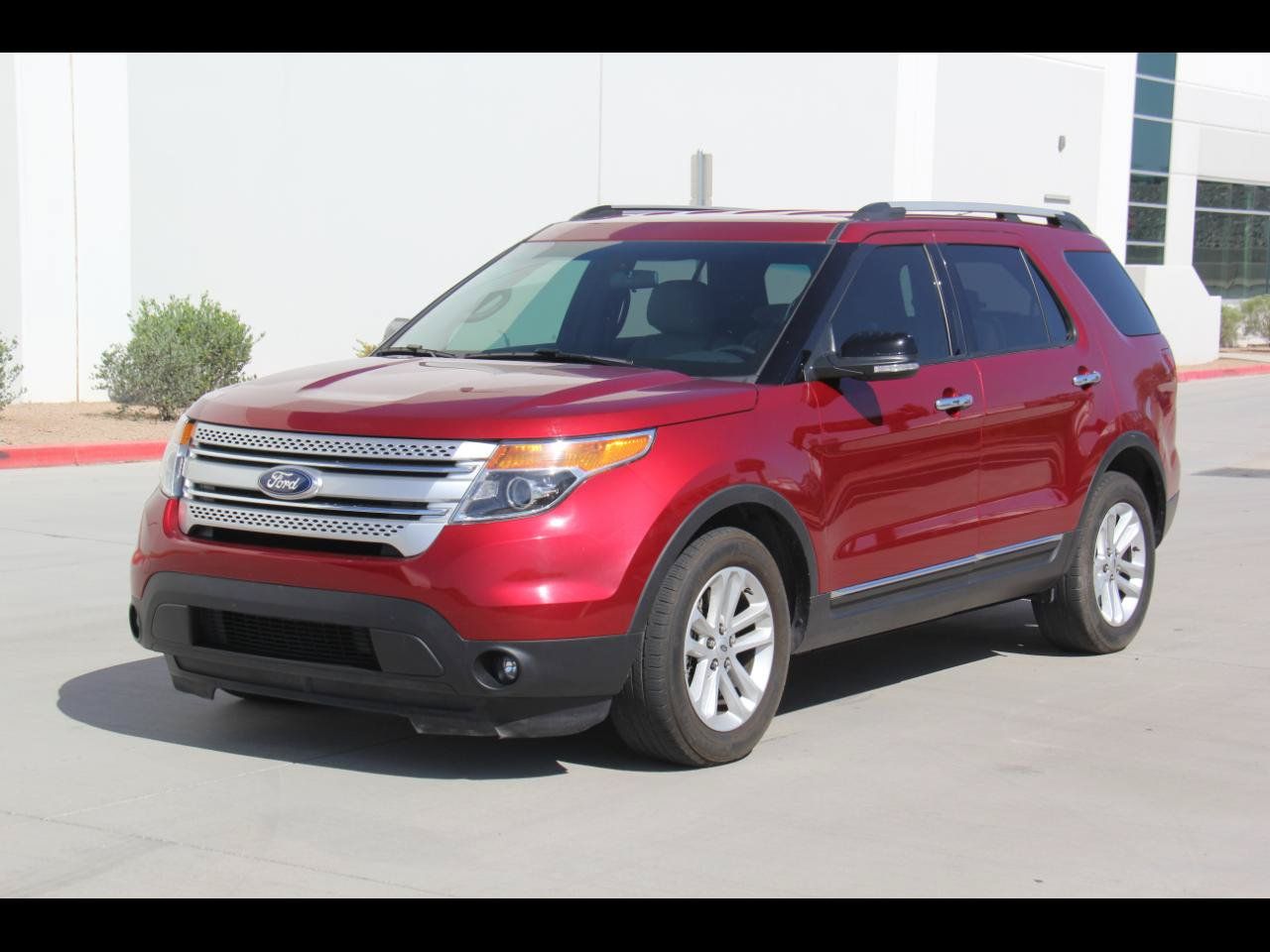Used 2015 Ford Explorer XLT FWD image 1