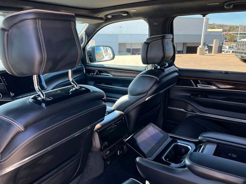 Used 2023 Jeep Grand Wagoneer L Series II image 19