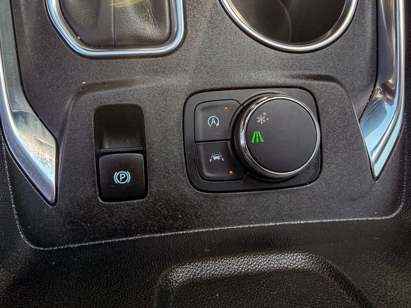 Used 2022 Chevrolet Traverse LS FWD image 27