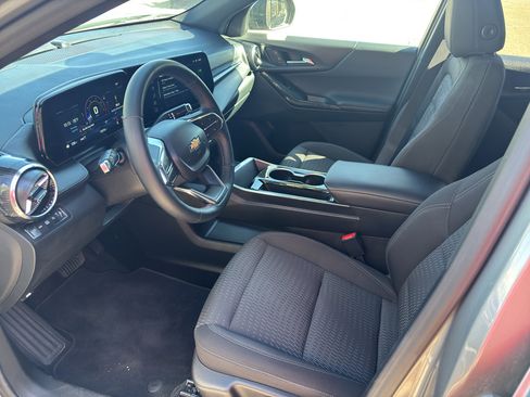 Used 2025 Chevrolet Equinox LT AWD/4WD image 23