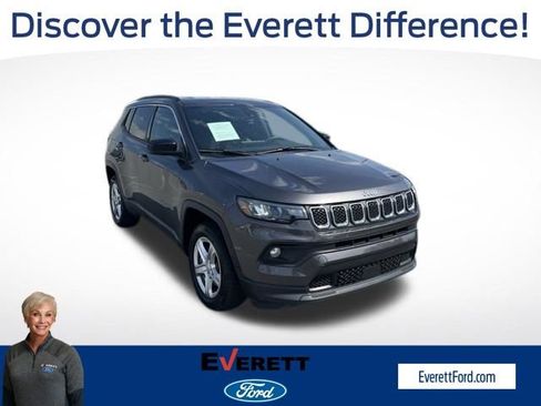 Used 2024 Jeep Compass Latitude AWD/4WD image 1