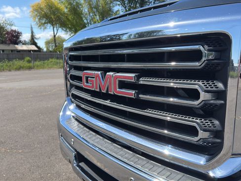 Used 2018 GMC Sierra 3500 SLT w/ Driver Alert Package AWD/4WD image 5