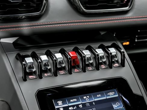 Used 2021 Lamborghini Huracan EVO image 35