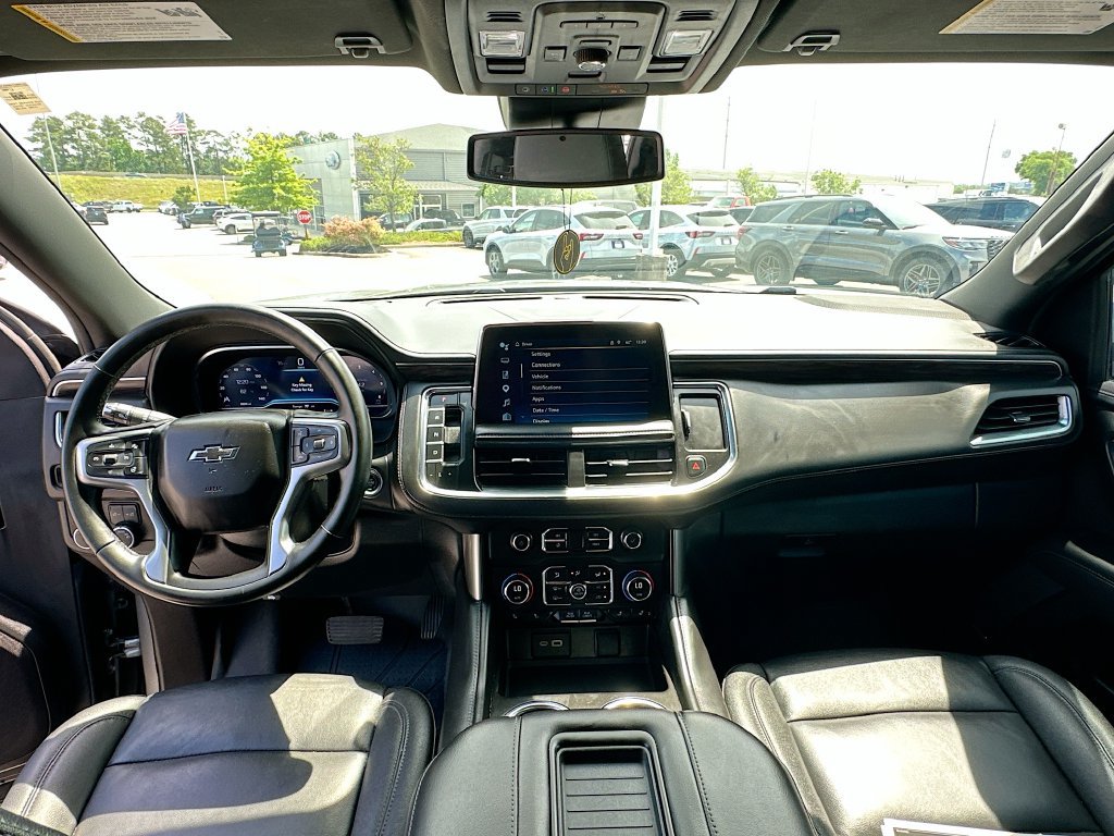 Used 2024 Chevrolet Suburban Z71 w/ Luxury Package AWD/4WD image 3