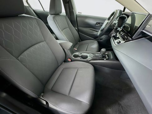 Used 2025 Toyota Corolla LE image 29