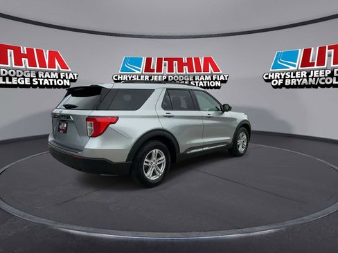 Used 2022 Ford Explorer XLT image 8