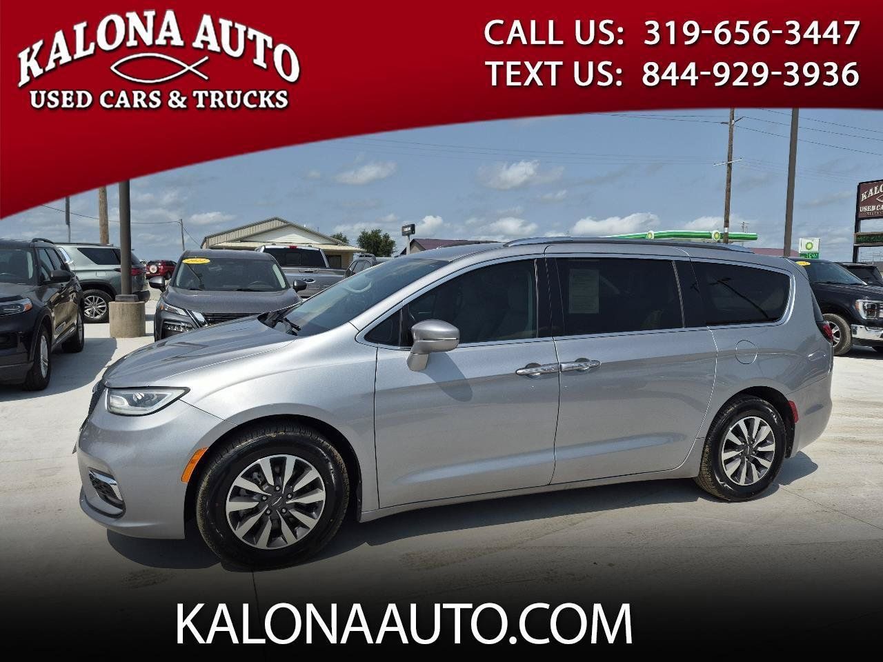 Used 2021 Chrysler Pacifica Touring-L FWD image 1