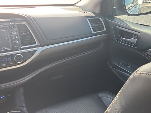 Used 2019 Toyota Highlander Limited image 15