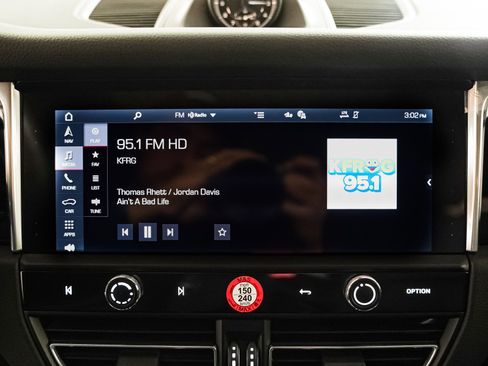 Certified 2025 Porsche Macan image 22