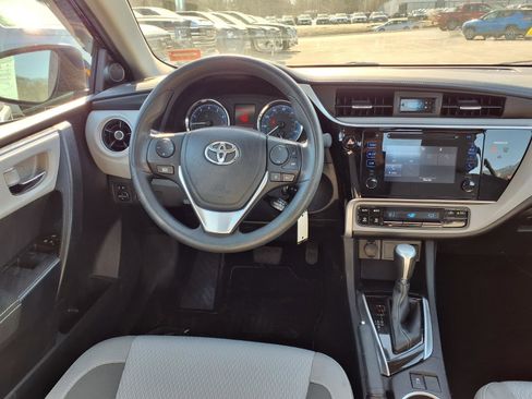 Used 2017 Toyota Corolla LE image 8