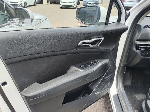 Certified 2026 Kia Sportage LX FWD image 5