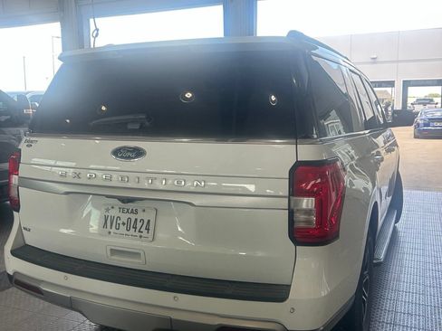 Used 2023 Ford Expedition XLT RWD image 1