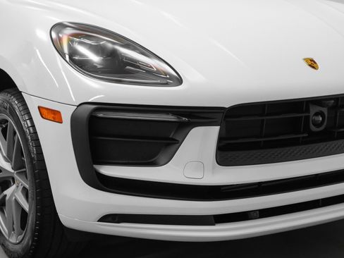 Used 2025 Porsche Macan image 18