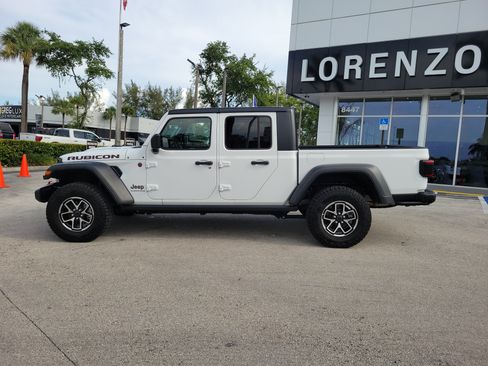 Used 2025 Jeep Gladiator Rubicon AWD/4WD image 8