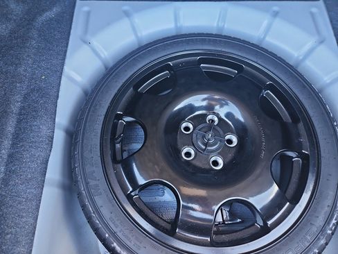 Used 2024 Ford Mustang EcoBoost image 7