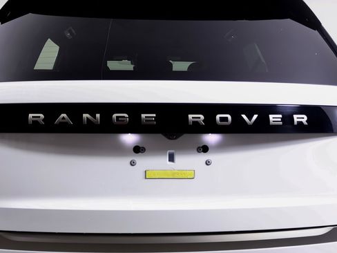 Used 2023 Land Rover Range Rover SE image 13