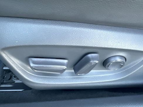 Used 2020 Toyota Camry XLE image 12