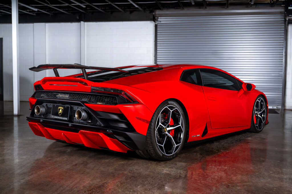 Used 2021 Lamborghini Huracan EVO RWD image 3