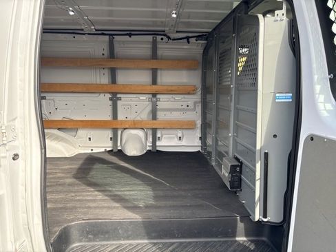 Used 2014 Ford E-250 and Econoline 250 w/ Power Group image 24