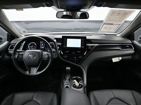 Used 2024 Toyota Camry SE image 11