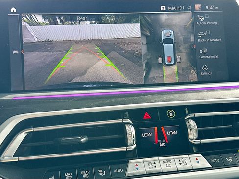 Used 2022 BMW X7 xDrive40i w/ Premium Package image 14