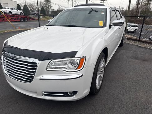 Used 2011 Chrysler 300 Limited w/ Luxury Group image 2
