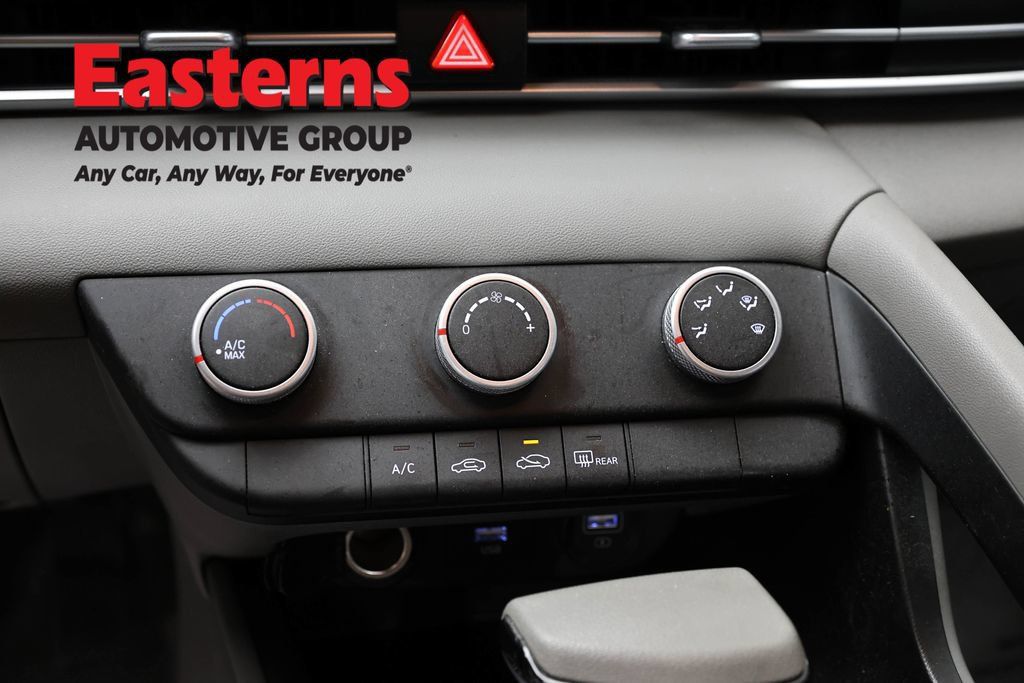 Used 2023 Hyundai Elantra SE w/ Cargo Package FWD image 22