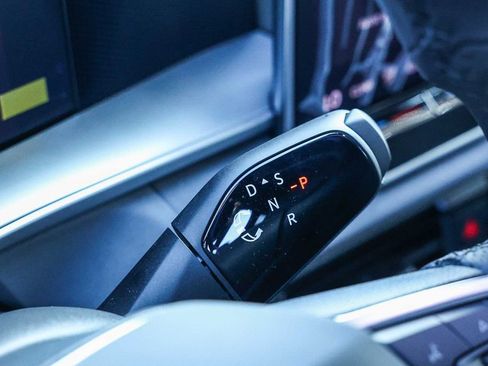 New 2026 Volkswagen Tiguan SE R-Line image 32