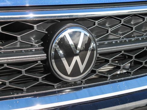 Used 2024 Volkswagen Taos SE image 5