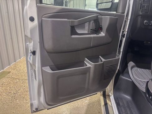 Used 2019 Chevrolet Express 3500 LT w/ LT Preferred Equipment Group image 16