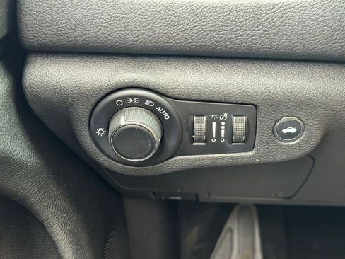 Used 2017 Chrysler 200 Limited Platinum w/ Comfort & Convenience Group FWD image 32