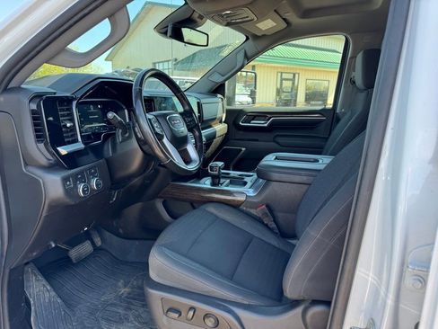 Used 2022 GMC Sierra 1500 Elevation w/ LPO, Elevation Black Package AWD/4WD image 4