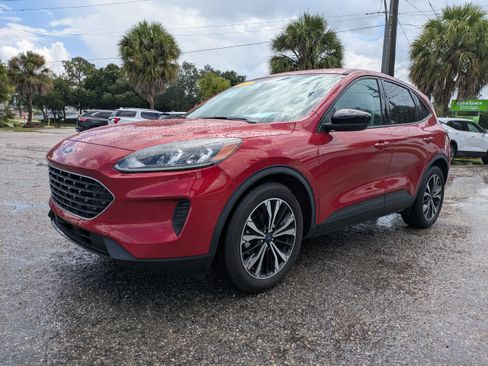 Used 2022 Ford Escape SE w/ SE Sport Appearance Package FWD image 8