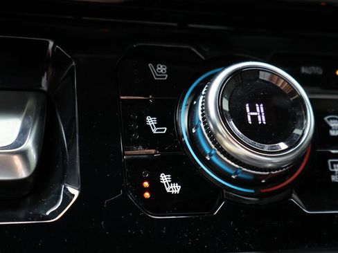 Used 2024 GMC Sierra 1500 AT4 w/ Technology Package image 32