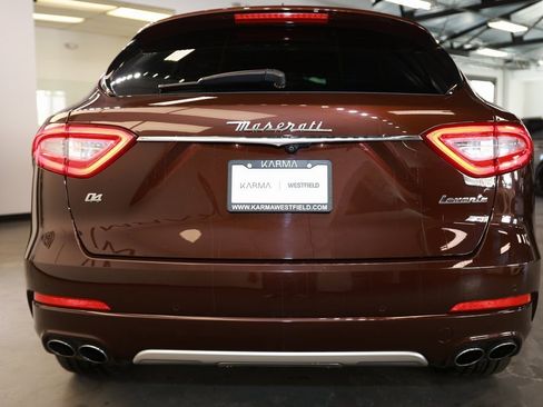 Used 2019 Maserati Levante GranLusso image 6