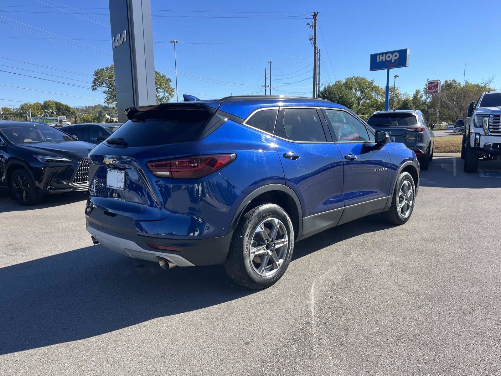 Used 2023 Chevrolet Blazer LT FWD image 3