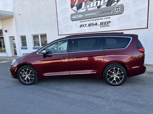 Used 2022 Chrysler Pacifica Limited image 5