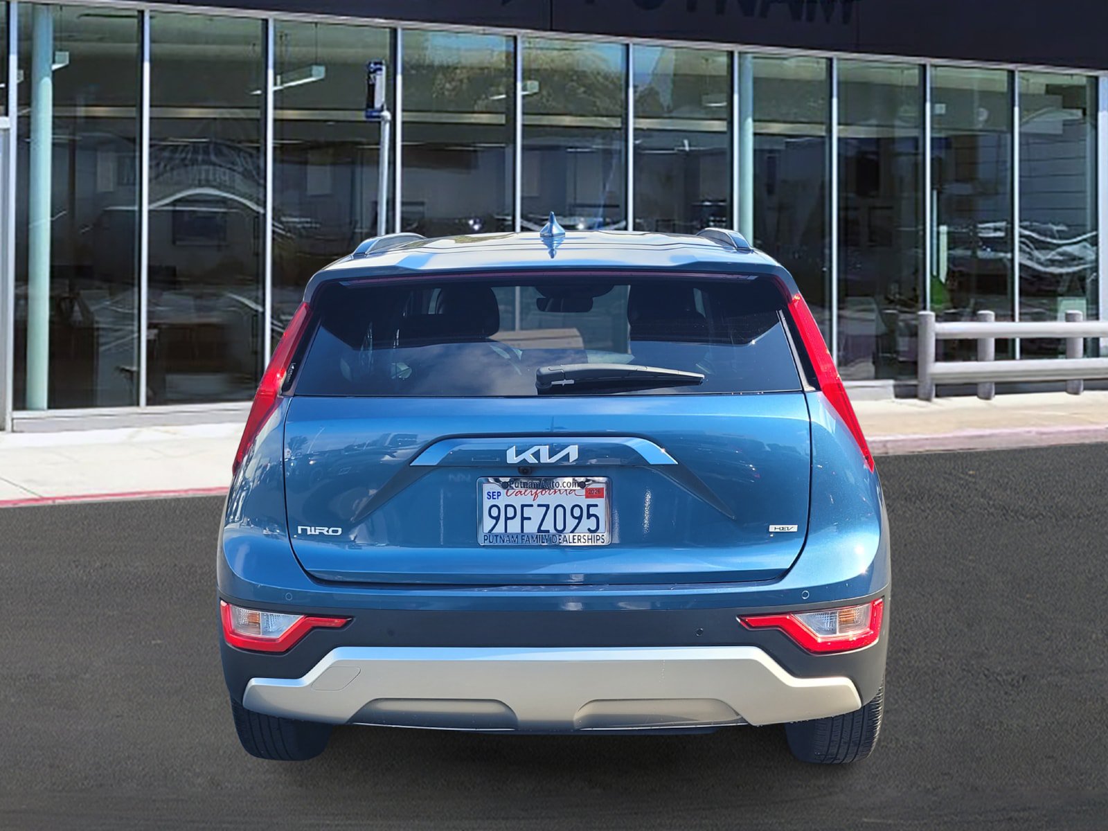 Used 2024 Kia Niro EX FWD image 5