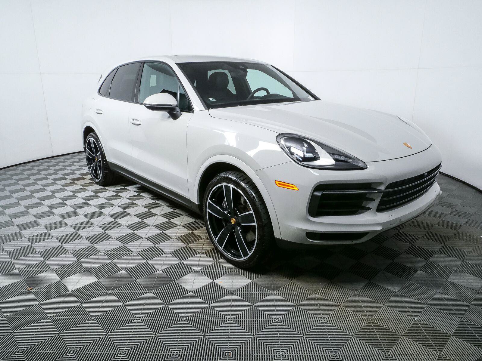 Certified 2023 Porsche Cayenne AWD/4WD image 28