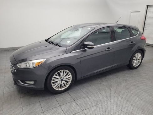 Used 2018 Ford Focus Titanium w/ Titanium Technology Package FWD image 2