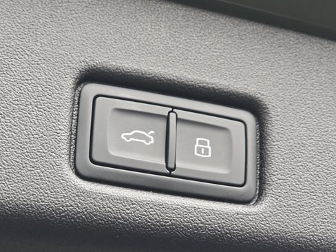 Certified 2025 Audi Q5 Prestige image 28