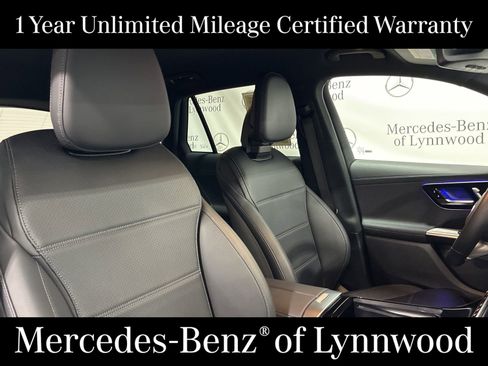 Used 2025 Mercedes-Benz GLC 300 4MATIC image 27