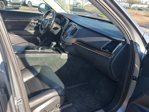 Used 2016 Volvo XC90 T6 Momentum w/ Momentum Plus Package image 16