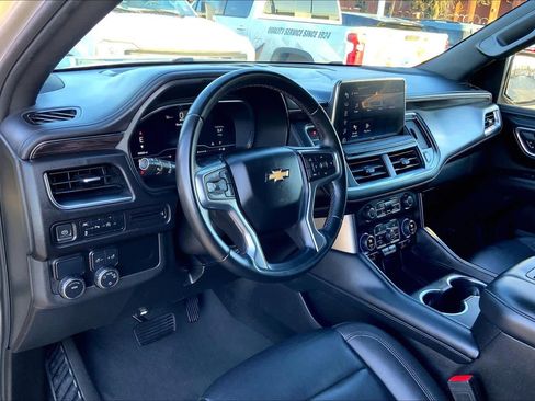 Used 2024 Chevrolet Suburban LT image 18