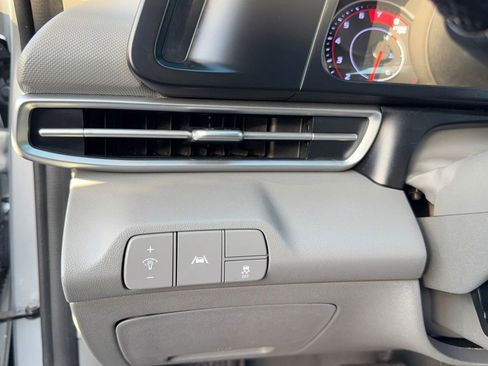 Used 2021 Hyundai Elantra SEL image 15