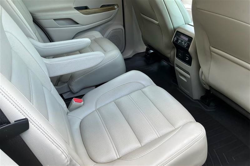 Used 2017 GMC Acadia Denali w/ Technology Package FWD image 36