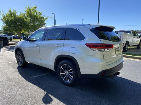 Used 2017 Toyota Highlander XLE AWD/4WD image 7