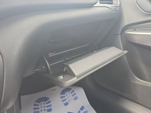 Used 2019 Jeep Cherokee Latitude w/ Popular Appearance Group image 29